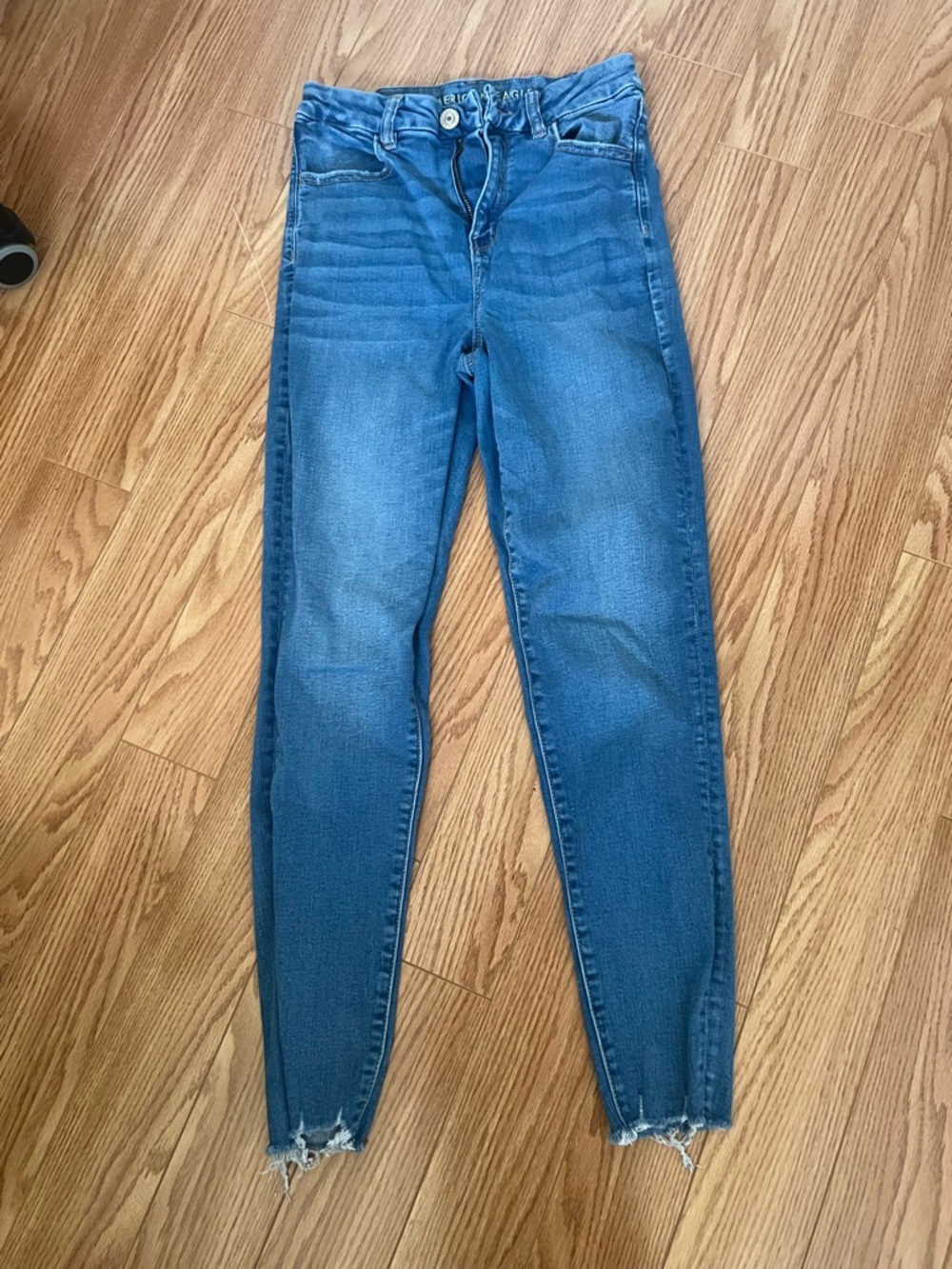 American Eagle Outfitters Blue High-Rise Skinny Jeans with Frayed Hem size 6